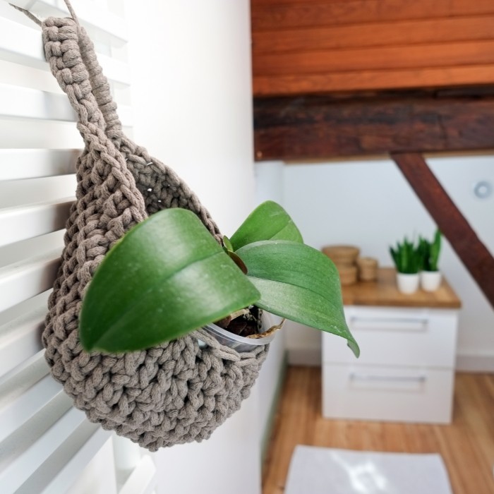 TEARDROP HANGING BASKET